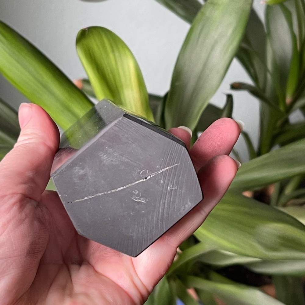 Wow! Large Elite Shungite ‘Miracle Stone’ Gemstone tower - Picture 6 of 10